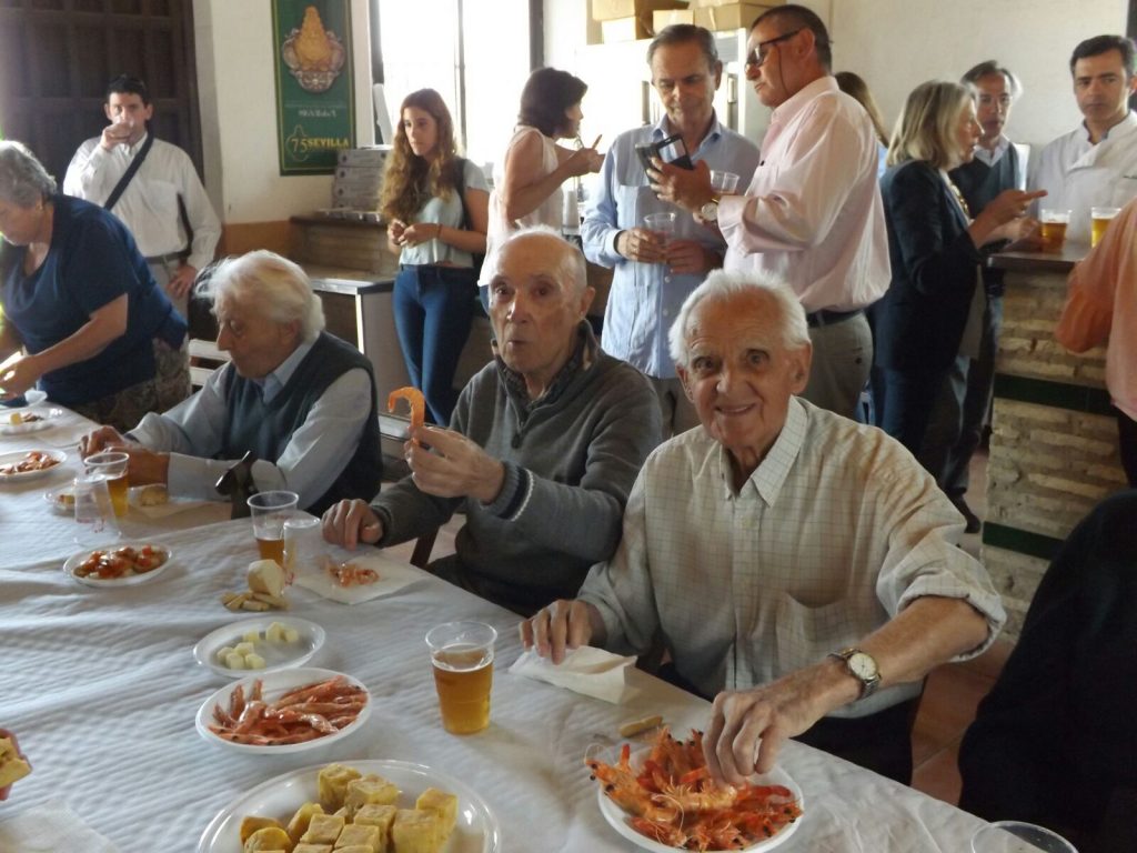 Los mayores de Fundomar visitan la Aldea del Rocío